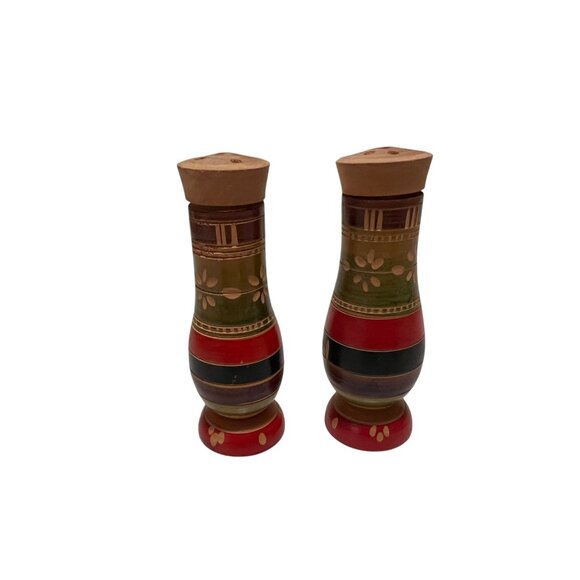 Vintage Mexican Carved Wooden Salt & Pepper Shakers Set 4" Tall - Picture 3 of 4